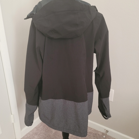 The North Face | Rain Jacket - Picture 8 of 11